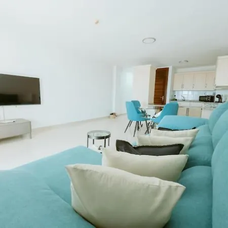 Daire Seaview 2 Bedroom In Play Paraiso Pool & Wifi In By Aqua Vista Tenerife