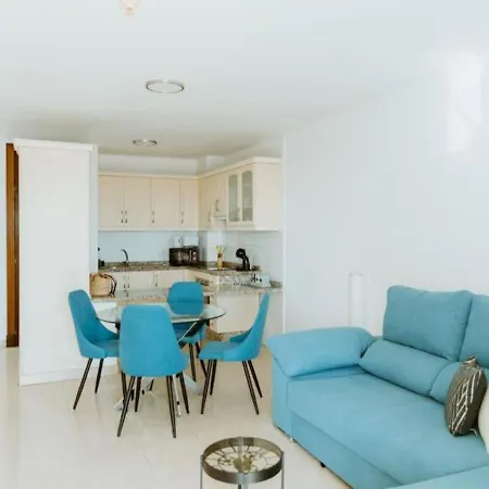 Seaview 2 Bedroom In Play Paraiso Pool & Wifi In By Aqua Vista Tenerife Daire
