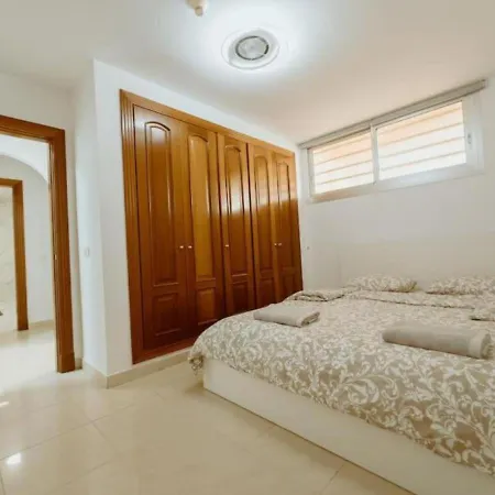 Seaview 2 Bedroom In Play Paraiso Pool & Wifi In By Aqua Vista Tenerife Daire