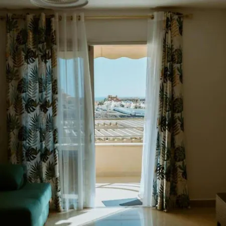 Seaview 2 Bedroom In Play Paraiso Pool & Wifi In By Aqua Vista Tenerife Daire Costa Adeje