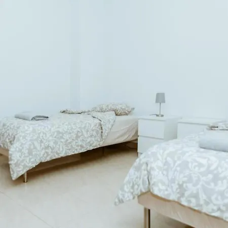 Seaview 2 Bedroom In Play Paraiso Pool & Wifi In By Aqua Vista Tenerife Daire *